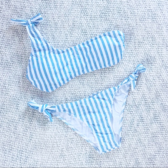 Sexy One Shoulder Light Blue & White Knot Bikini - Picture 6 of 7